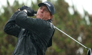 Mickelson mantiene el liderato en el Abierto Británico, Day se salva