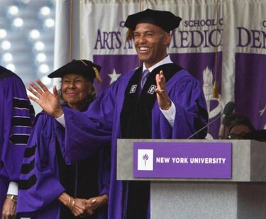 Siguen las distinciones para Mariano Rivera; recibe doctorado