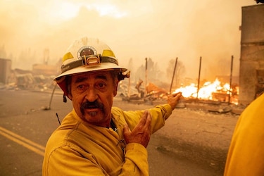 Incendio Dixie arrasa con el poblado de Greenville en California