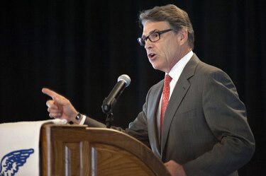 Rick Perry, el primero en dejar la contienda rumbo a 2016