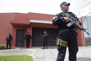 Revocan el arresto domiciliario al expresidente salvadoreño Francisco Flores