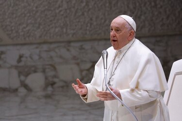 El papa Francisco dice que le escandaliza que no se visite a los ancianos en las residencias