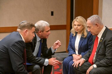 Netanyahu llega a Estados Unidos con el interés de avanzar en una tregua, en un momento turbulento