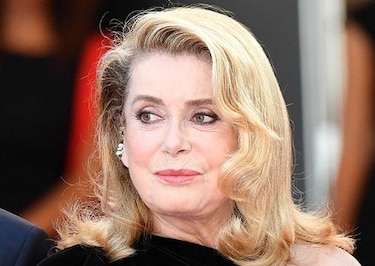 Deneuve ratifica su posición pero se disculpa ante víctimas de acoso
