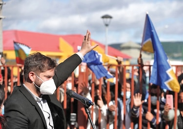 Contendor de Boric aceptó la derrota