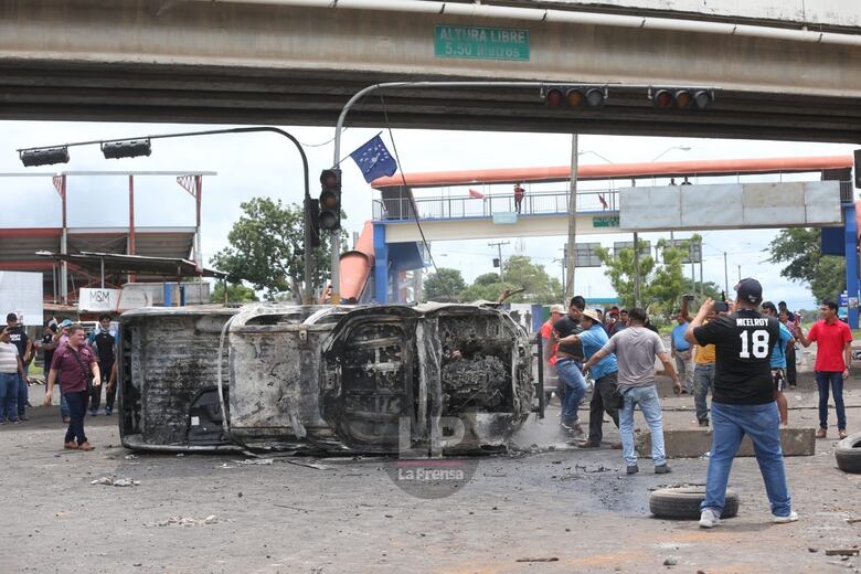 Caravana humanitaria busca avanzar; su llegada a la capital se atrasa por los cierres de vías