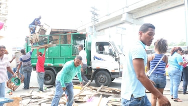 Alcaldía desaloja a buhoneros en San Miguelito