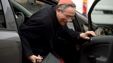 Cardenal cercano al Papa desmiente alegaciones de malversación