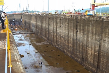 El Canal de Panamá reacondiciona las esclusas centenarias de Gatún