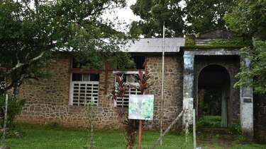 Proponen el rescate de la escuela de piedra en la Mesa de Veraguas, construida hace 84 años