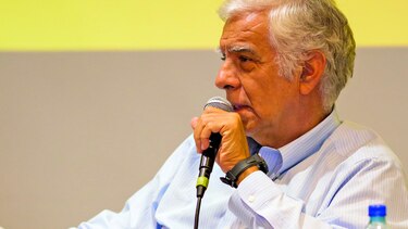 'Es un salto mortal pasar de la literatura al cine'