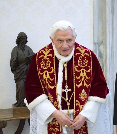 Benedicto XVI: 'No abandono la Iglesia'
