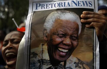 Cadáver de Mandela trasladado a edificio presidencial para homenaje final