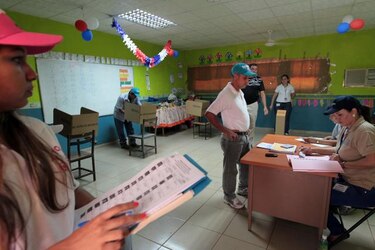 Cierran las mesas de votación en Los Santos