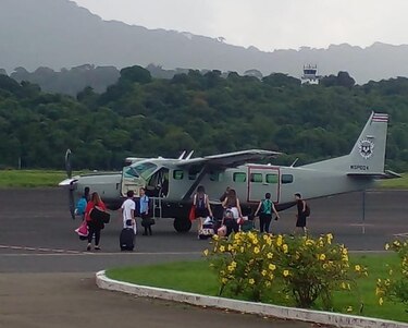 Realizan vuelos humanitarios para rescatar a 26 costarricenses atrapados en Panamá