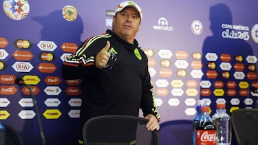 Sin Chicharito ni Vela, México encomienda su ataque al argentino Matías Vuoso