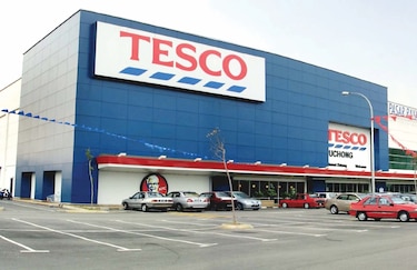 Tesco analiza oferta por división asiática