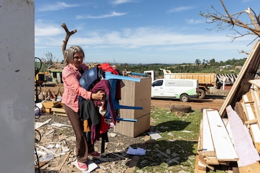 La ciudad destruida por un tornado en Brasil comienza a levantarse