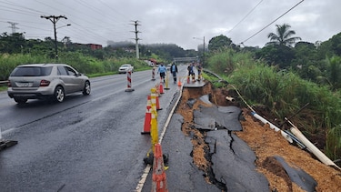 Se hunde parte de la vía Transístmica en Colón