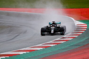 Lewis Hamilton brilla bajo la lluvia y logra la ‘pole’  del GP de Austria