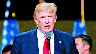 Donald Trump enfila sus baterías contra Hillary Clinton