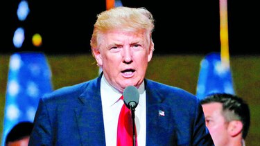 Donald Trump enfila sus baterías contra Hillary Clinton