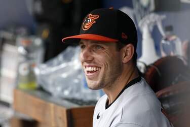 John Means hace historia al lanzar juego sin  hit ni carreras  