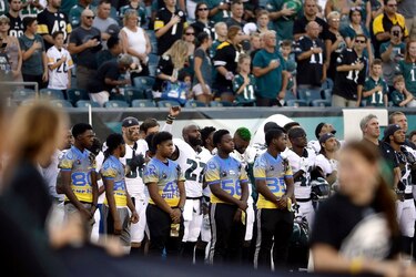 NFL: Jugadores protestan durante himno, Trump pide sanciones