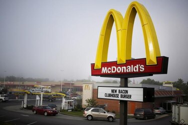 Se desploman ganancias mundiales de Mcdonald's un 30% durante último trimestre