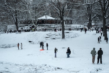 Miles de vuelos cancelados en todo Estados Unidos por tormentas invernales en temporada Navideña