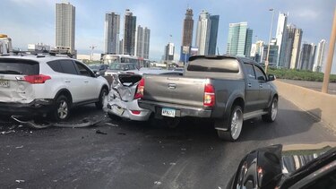 Accidente múltiple en el tramo marino del corredor Sur; tráfico pesado hacia el este