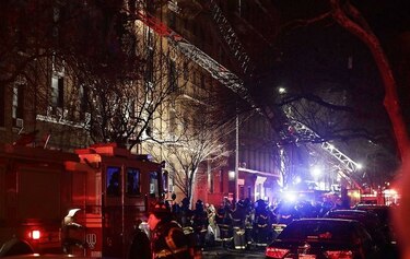 Al menos 12 muertos por un incendio en edificio del Bronx