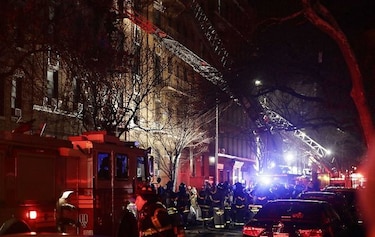 Al menos 12 muertos por un incendio en edificio del Bronx