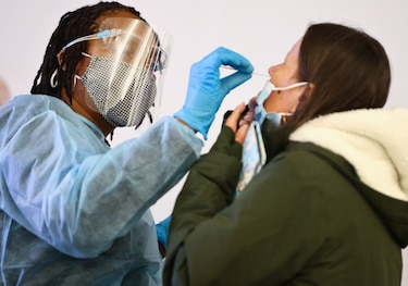 Ómicron tiene 80% menos de riesgo de hospitalización: estudio