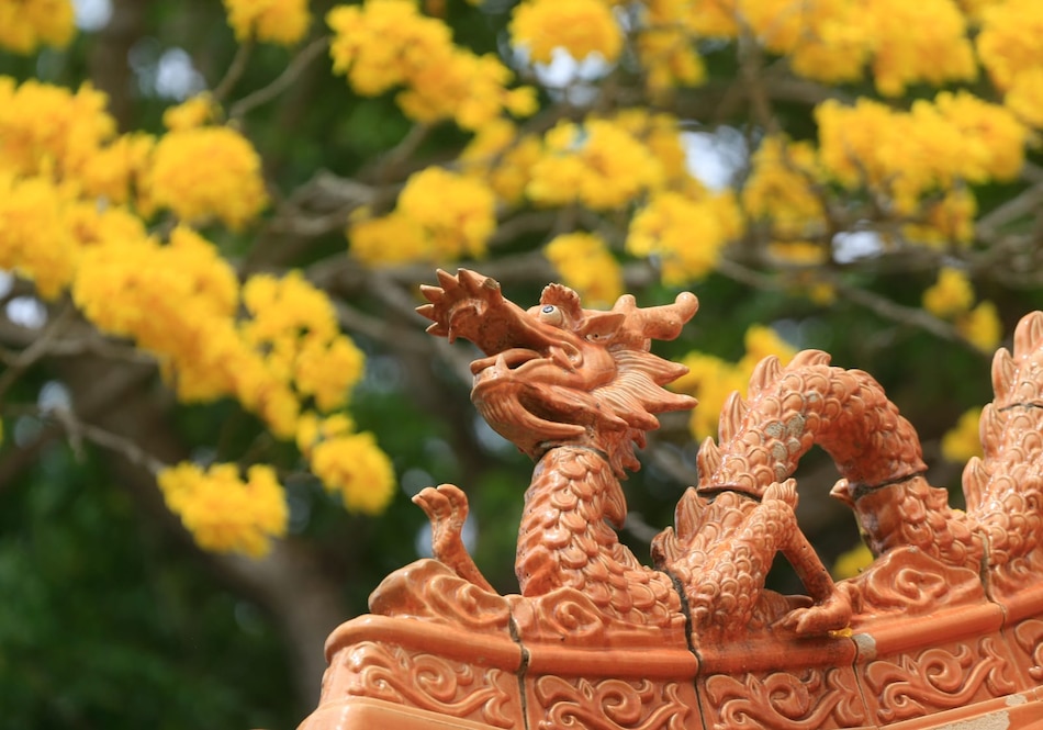 Dragones heridos: un monumento chino demolido, una alcaldesa señalada y la indignación nacional