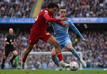 Manchester City mantiene el liderato en la Premier League al empatar 2-2 con Liverpool