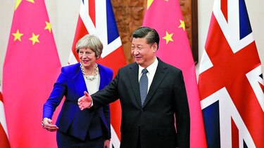 Xi Jinping explica expansión a Theresa May