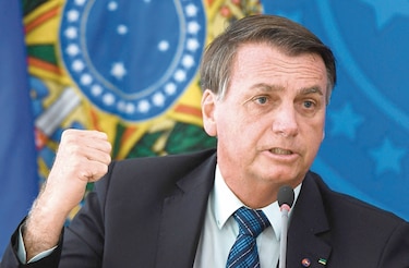 Bolsonaro participa en atípico desfile de tanques militares en Brasilia