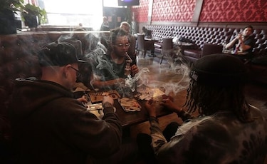 Número de consumidores de marihuana aumentó en Canadá desde la legalización