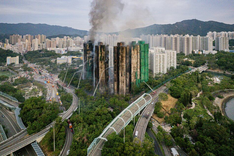El incendio en Hong Kong deja ya 151 muertos y 13 arrestados por homicidio imprudente