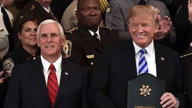 Vicepresidente Pence no es el autor del artículo anónimo contra Trump