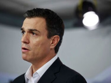 Líder socialista Pedro Sánchez dimite tras perder votación clave