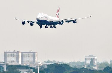 IAG reduce sus pérdidas a la mitad en 2021