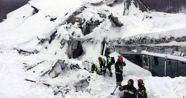 Carrera contra el reloj para hallar a 23 sepultados por alud en Italia