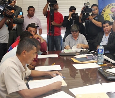 Trabajadores en huelga reinician labores en obras del Canal