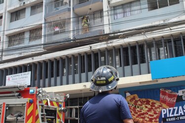 Bomberos controlan conato de incendio en un apartamento en la 12 de octubre