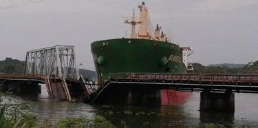 Clientes del ferrocarril moverán carga por vía terrestre tras daños en el puente de Gamboa 