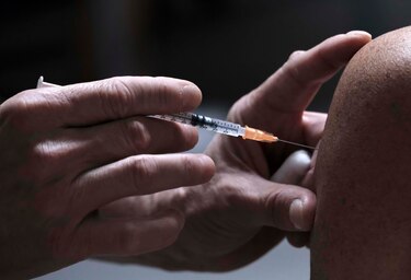 Estados Unidos dice que donó más de 100 millones de dosis de vacunas anticovid al mundo