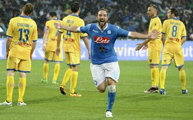 Higuaín entra en la historia con el Napoli; Milan queda fuera de Europa