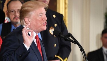 Trump llama ‘loco’ a multimillonario que busca enjuiciarlo